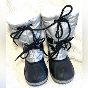 Like New Snow Boots Toddler Girl  Size 12 with Faux Fur lining and Side Pockets